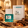 Milestone The Wood Vanilla Amber - Lifestyle editorial árabe fondo claro
